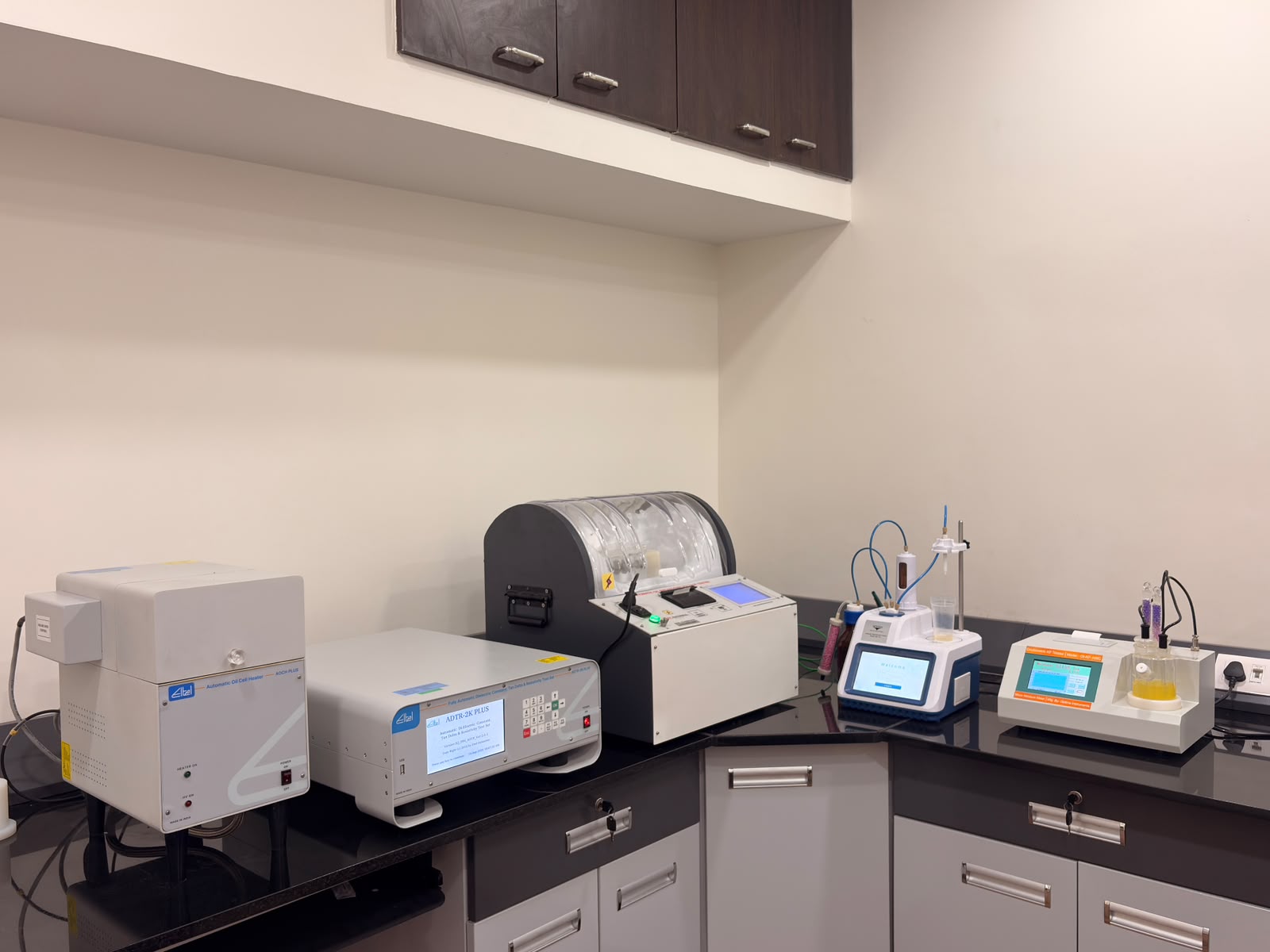 LADLI laboratory bench with transformer oil testing instruments